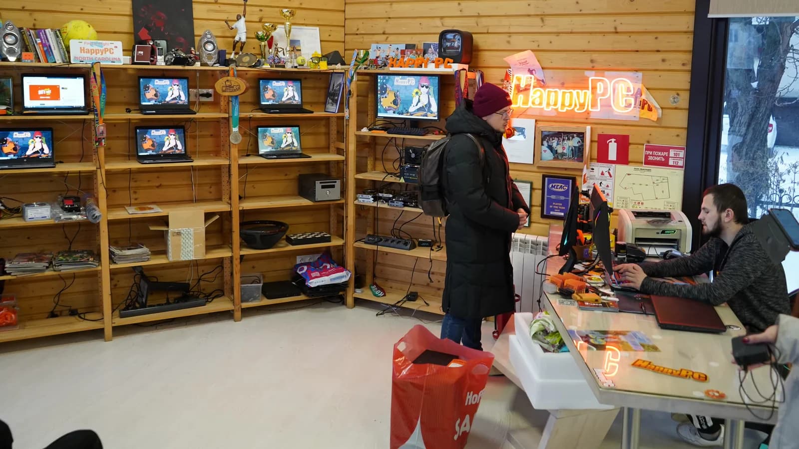 Интерьер мастерской HappyPC
